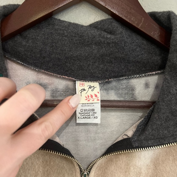 Fleece Collared 1/4 Zip Pullover - Picture 2 of 3